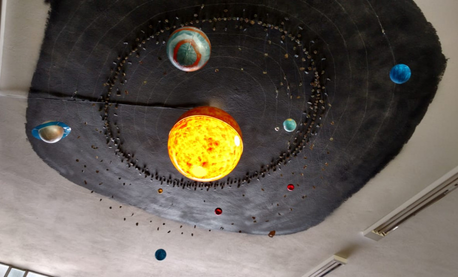 A curiosidade dos alunos do Ensino Fundamental do Colégio Estadual Humberto de Campos, em Querência do Norte (no Noroeste do Estado), despertou no professor de Ciências, Tiago Rafael Davies, uma ideia que mudou a maneira de ensinar os conteúdos da disciplina.