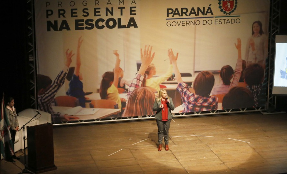 O governador Carlos Massa Ratinho Junior e o secretário da Educação e Esporte, Renato Feder, apresentaram nesta segunda-feira (27/05) o programa Escola Presente, criado para evitar o abandono escolar.Curitiba, 27-05-19.Foto: Arnaldo Alves / ANPr.