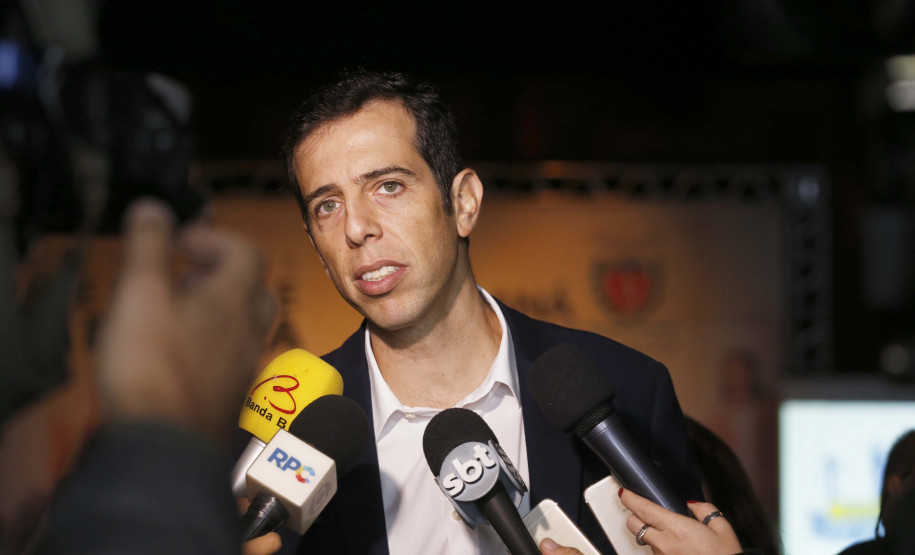 O governador Carlos Massa Ratinho Junior e o secretário da Educação e Esporte, Renato Feder (foto), apresentaram nesta segunda-feira (27/05) o programa Escola Presente, criado para evitar o abandono escolar.Curitiba, 27-05-19.Foto: Arnaldo Alves / ANPr.