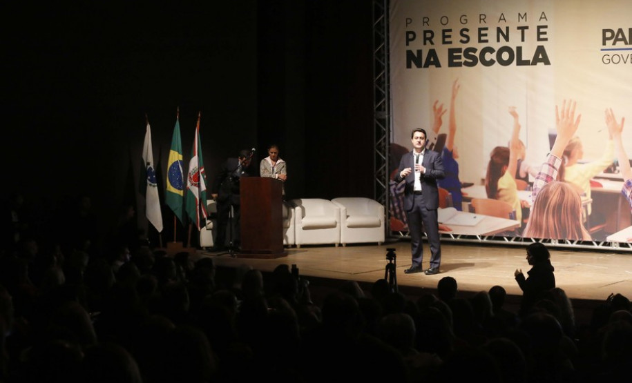 O governador Carlos Massa Ratinho Junior e o secretário da Educação e Esporte, Renato Feder, apresentaram nesta segunda-feira (27/05) o programa Escola Presente, criado para evitar o abandono escolar.Curitiba, 27-05-19.Foto: Arnaldo Alves / ANPr.