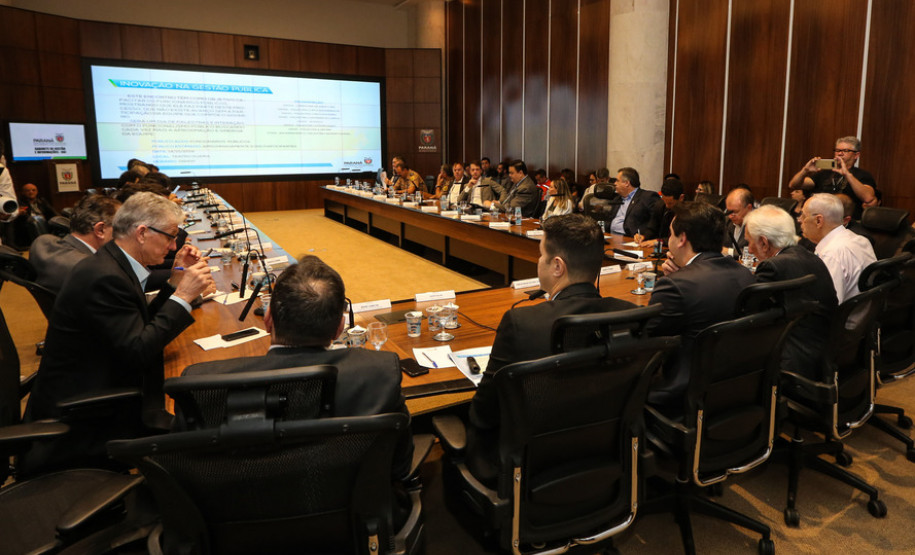 O Governador Carlos Massa Ratinho Júnior, durante reunião com a equipe de governo. 09/09/2019 - Foto: Geraldo Bubniak/AEN