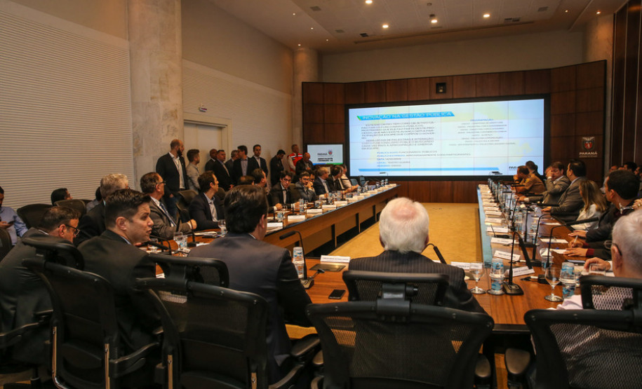 O Governador Carlos Massa Ratinho Júnior, durante reunião com a equipe de governo. 09/09/2019 - Foto: Geraldo Bubniak/AEN