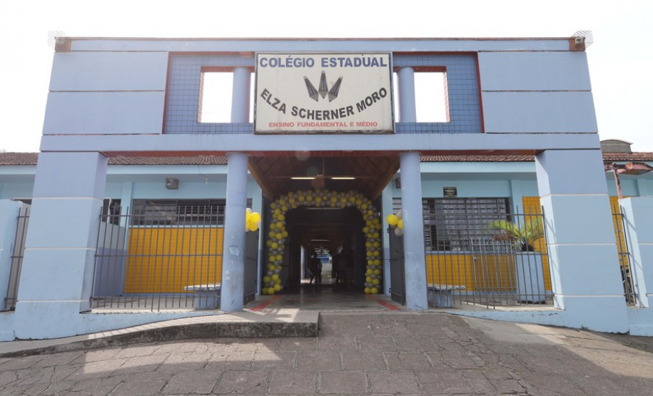 GOVERNADOR LANÇA PROGRAMA ESCOLA SEGURA EM 9 MUNICÍPIOS DA REGIÃO METROPOLITANA DE CURITIBA. O governador Carlos Massa Ratinho Junior lança nesta quarta-feira (11) o programa Escola Segura na Região Metropolitana de Curitiba. Serão beneficiadas 40 escolas da região de nove municípios. Presentes: prefeito em exercício de São José dos Pinhais, Tiago Buhrer; secretários: de Educação, Renato Feder; de segurança pública, cel. Romulo Soares; comandante da PMPR, cel. Péricles de Matos; entre outros.Curitiba, 11-09-19.Foto: Arnaldo Alves / AEN.