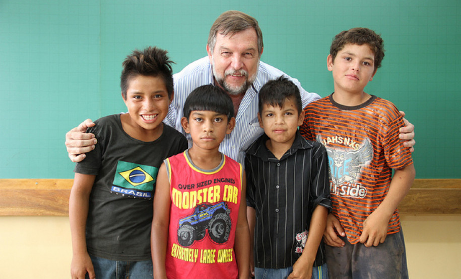 O vice-governador e secretário da Educação inaugurou o Colégio Estadual Izaías Rafael da Silva, no Assentamento Libertação Camponesa, e a Escola Estadual Indígena Cacique Nur Fê. Os investimentos foram de R$ 2,7 milhões.