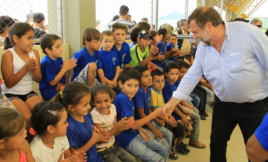 O vice-governador e secretário da Educação inaugurou o Colégio Estadual Izaías Rafael da Silva, no Assentamento Libertação Camponesa, e a Escola Estadual Indígena Cacique Nur Fê. Os investimentos foram de R$ 2,7 milhões.