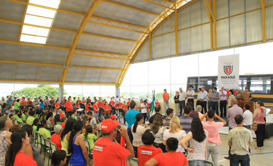 O vice-governador e secretário da Educação inaugurou o Colégio Estadual Izaías Rafael da Silva, no Assentamento Libertação Camponesa, e a Escola Estadual Indígena Cacique Nur Fê. Os investimentos foram de R$ 2,7 milhões.