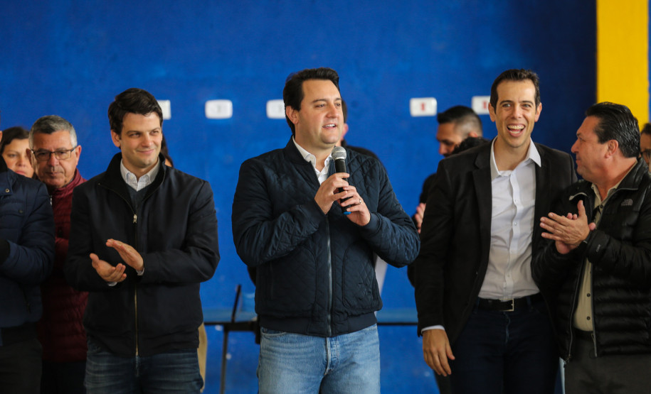 O governador Carlos Massa Ratinho Junior participa nesta segunda-feira (23) do plantio de árvores no Colégio Estadual Professora Maria Gai Grendel, no bairro Caximba, em Curitiba. O evento marcará o início do programa Paraná mais Verde, que vai incentivar o plantio de mudas de árvores nativas em todo o Estado.   23/09/2019 - Foto: Geraldo Bubniak/AEN