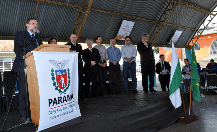 Governador em exercício, Flávio Arns, participa no Colégio Estadual Francisco Zardo, em Curitiba, da retomada das atividades esportivas em contraturno em 208 escolas da rede pública de ensino.