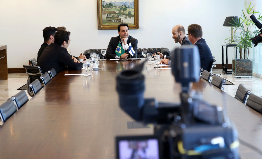 Governador Carlos Massa Ratinho Junior recebeu no Palácio Iguaçu o embaixador da Finlândia, Jouko Leinonen. Curitiba,01/10/2019 Foto:Jaelson Lucas / AEN