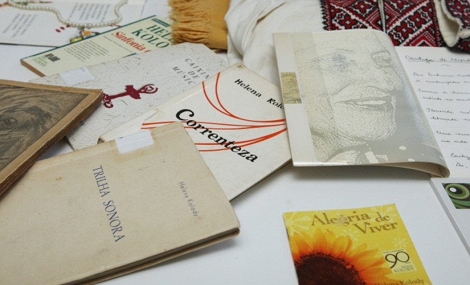 Exposição homenageia poetisa paranaense