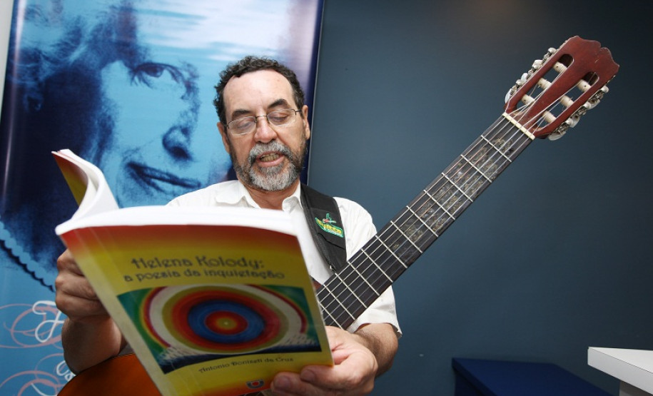 Exposição homenageia poetisa paranaense