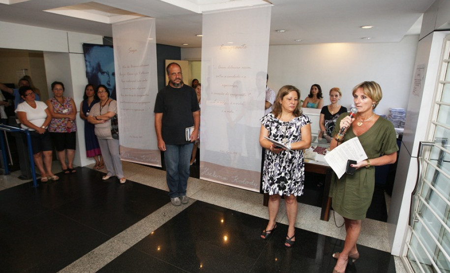 Exposição homenageia poetisa paranaense