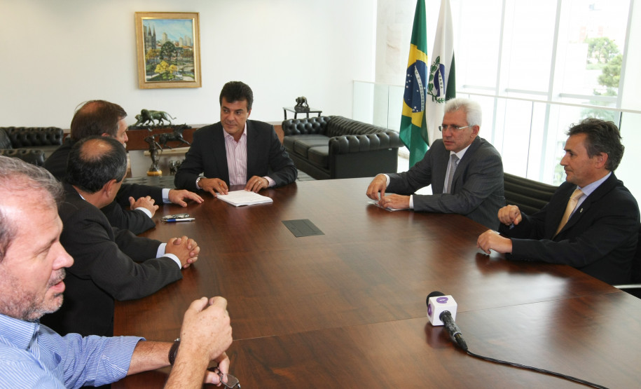 As nomeações foram assinadas nesta quinta-feira (15) pelo governador Beto Richa. Com isso, chega a 11.563 mil o número de docentes contratados apenas neste ano. A Secretaria da Educação já começa a organizar um novo concurso, a ser realizado ainda este ano.