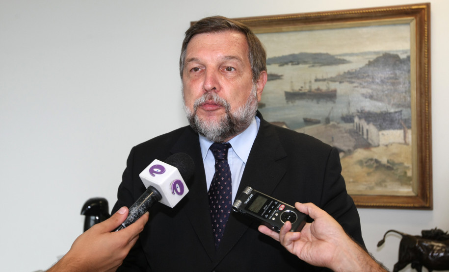 As nomeações foram assinadas nesta quinta-feira (15) pelo governador Beto Richa. Com isso, chega a 11.563 mil o número de docentes contratados apenas neste ano. A Secretaria da Educação já começa a organizar um novo concurso, a ser realizado ainda este ano.