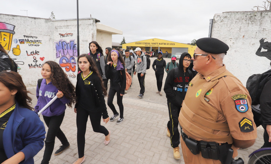 Escola Segura - cabo Andrade, policial voluntário do Colégio Estadual Ivete Martins de Souza.Piraquara, 13-09-19.Foto: Arnaldo Alves / AEN.