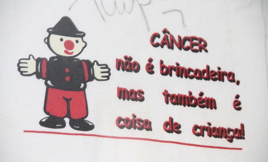 Crianças e jovens atendidos pela APACN em Curitiba recebem aulas de professores das secretarias municipal e estadual da Educação.