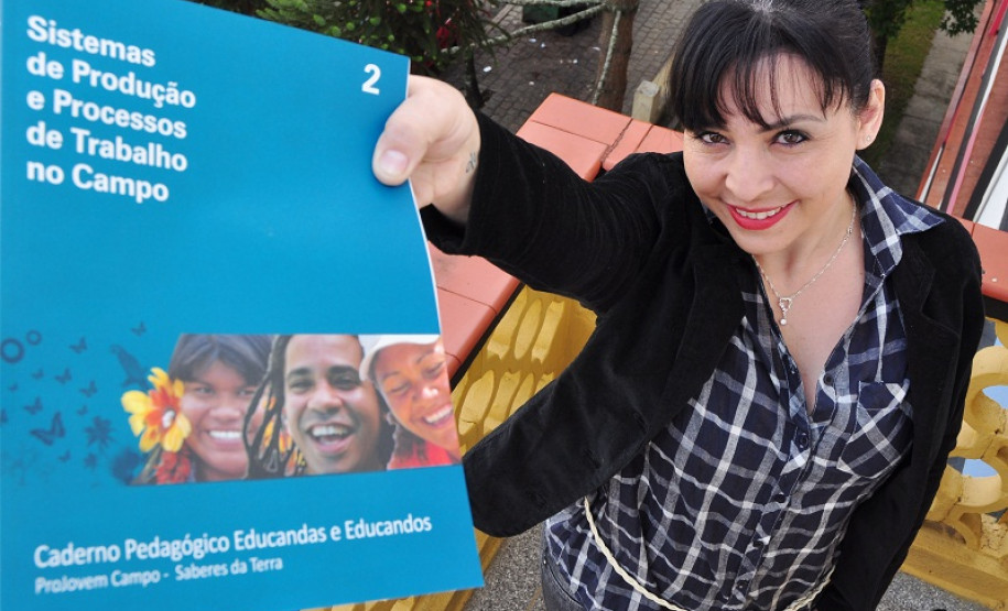 Atualmente o Paraná possui 617 escolas do campo, onde cerca de oito mil professores dão aulas a 105 mil alunos.