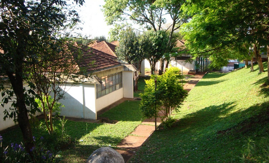 No início de 2011, o Colégio Presidente Costa e Silva, que atende 750 estudantes em um prédio bastante antigo, esteve a ponto de ser interditado. A unidade passou por reparos ao longo do ano passado e agora receberá um investimento de R$ 1,33 milhão, para revitalização geral, incluindo a reforma de salas de aula e de áreas administrativas.