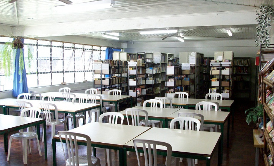 De acordo com o diretor-geral da secretaria da Educação, Jorge Wekerlin, o governo anterior queria demolir a escola. Segundo ele, o vice-governador Flavio Arns teve um encontro com a comunidade para debater o futuro da unidade e o consenso foi pela reforma.