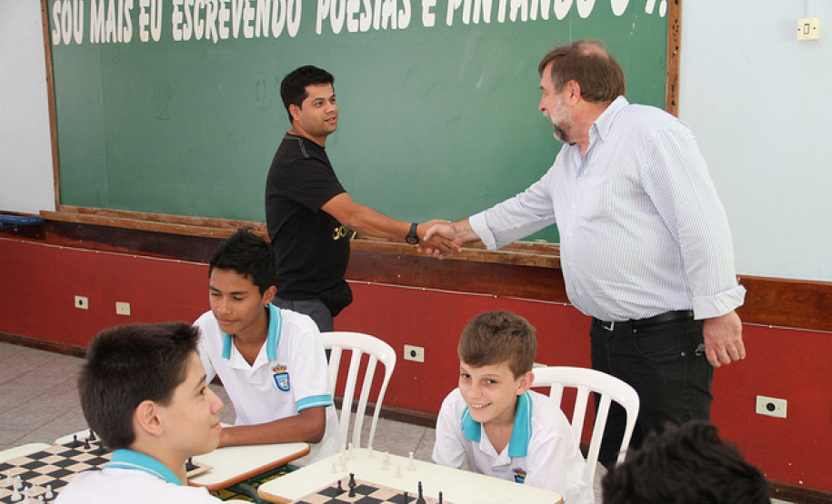 As visitas estão sendo realizadas em todo o Paraná e permitem conhecer a realidade dos estabelecimentos e analisar melhor as demandas existentes.Foto do Colégio Estadual Dom Pedro II.