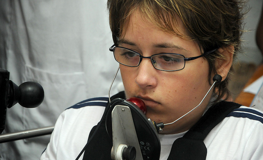 Professores da rede estadual de ensino exploram potencialidades da mídia por meio de rádios escolares. O objetivo é promover a integração e a cidadania.
