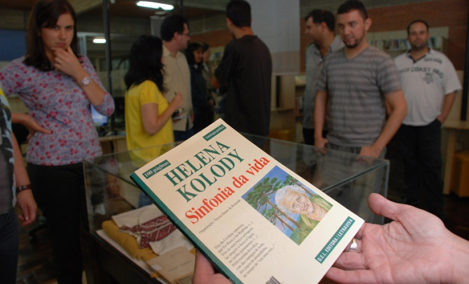 A mostra faz parte de uma série de ações que estão sendo desenvolvidas em comemoração ao centenário de nascimento da escritora e ficará em exposição na Biblioteca Rubens Meister.