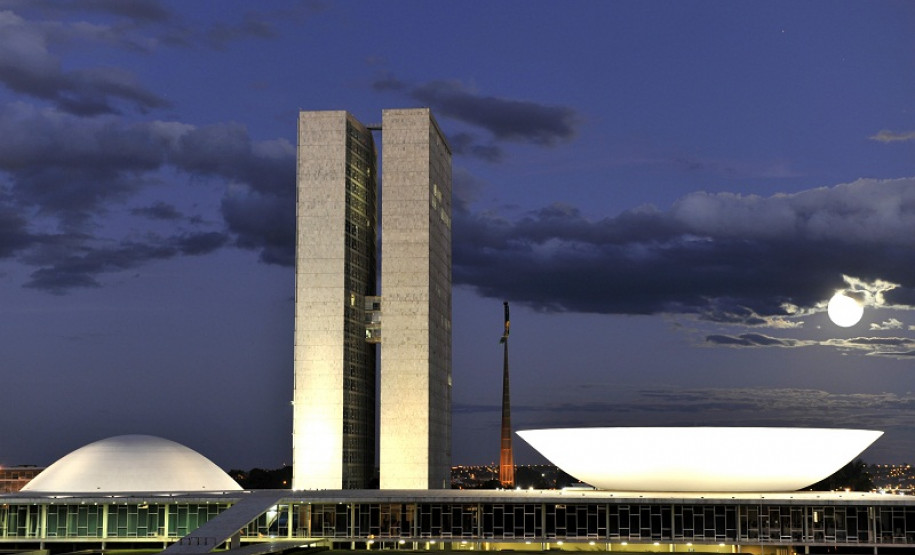 Os cinco parlamentares jovens do Paraná irão viajar para Brasília, com suas despesas pagas pela Câmara, aonde irão se reunir com 73 estudantes de outros estados brasileiros, para apresentar seus projetos, discuti-los e votá-los. Os alunos serão acompanhados o tempo todo por coordenadores estaduais do programa, designados pela SEED. Esta etapa final do Parlamento Jovem acontece de 24 a 28 de setembro.