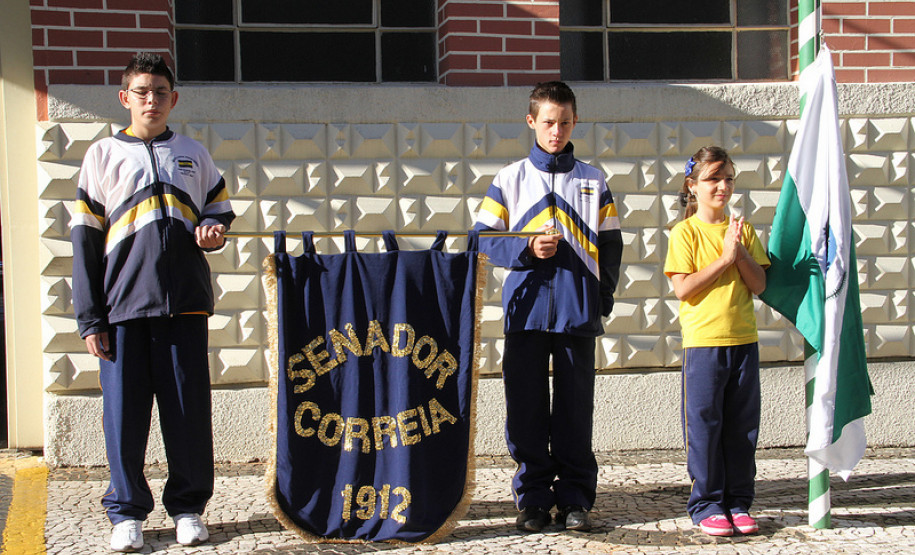 Arns destacou a importância do colégio na formação dos cidadãos pontagrossenses e lembrou que Ponta Grossa foi reconhecida como cidade livre do analfabetismo. “A prioridade absoluta do nosso governo é a educação e vamos mobilizar a comunidade escolar de cada escola para tornamos a educação do Paraná uma referência”.