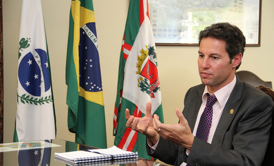 MacAlister expressou a intenção do governo neozelandês em estabelecer parcerias com o Estado do Paraná para a promoção de intercâmbios educacionais e se mostrou receptivo a modelos que abranjam tanto oportunidades para estudantes do ensino médio, quanto para professores da rede estadual.