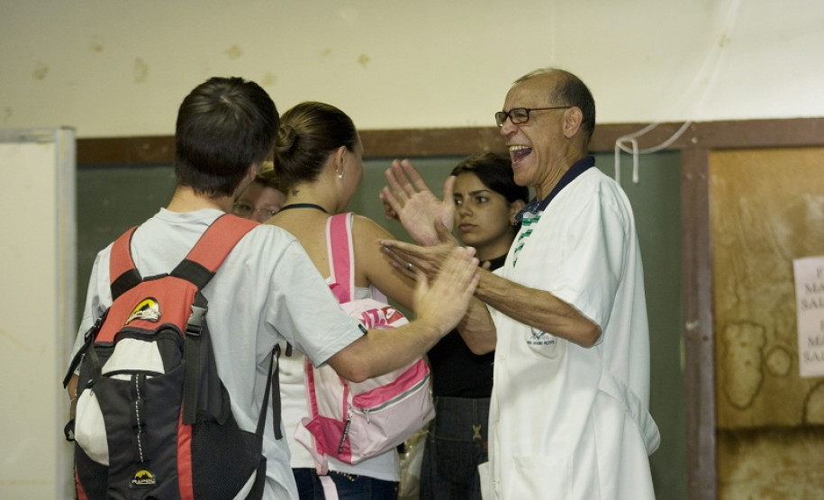 “A inclusão faz parte do cotidiano. É necessário que os alunos percebam como o surdo pensa, conhecer sua cultura e aprender a lidar com as diferenças”