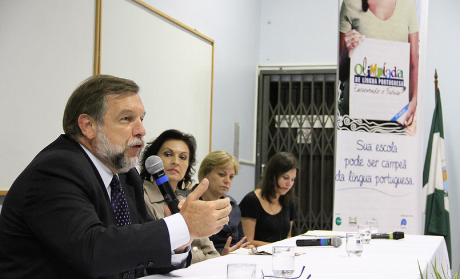 De acordo com Arns, a Olimpíada é um momento de incentivo para a busca de uma educação com mais qualidade. “O domínio da língua transforma o indivíduo em um cidadão consciente, pois a língua permeia toda a atividade do ser humano”, comentou.