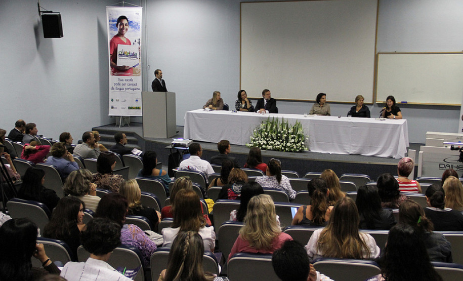 OLIMPÍADA – A cada dois anos é realizado um concurso de produção de textos que premia as melhores produções de alunos de escolas públicas de todo o país. Podem participar professores e alunos do 5º ano do ensino fundamental ao 3º ano do ensino médio e serão cinco etapas: escolar, municipal, regional, estadual e nacional.