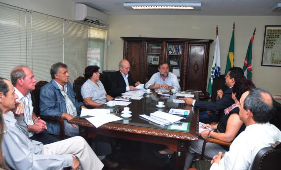 Representantes da Associação Paranaense de Administradores Escolares (Apade) discutiram sobre valorização dos profissionais da educação.
