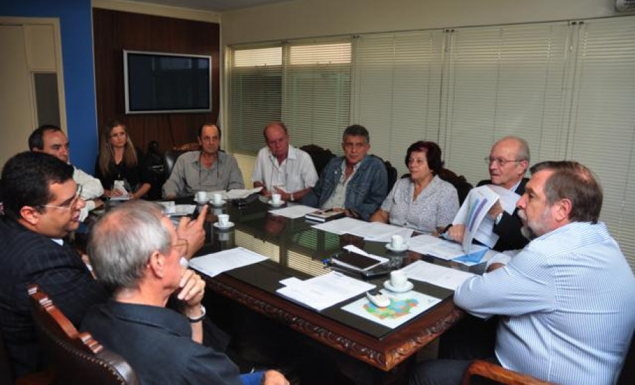 Representantes da Associação Paranaense de Administradores Escolares (Apade) discutiram sobre valorização dos profissionais da educação.