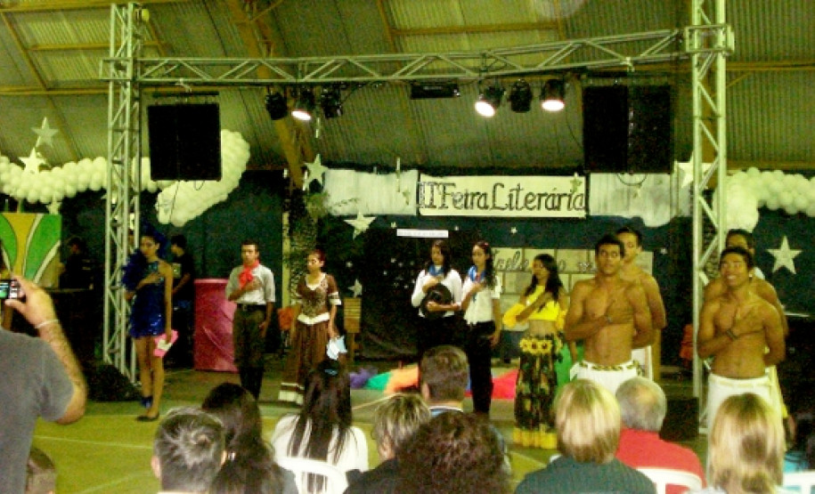 Participantes têm oportunidade de conhecer mais sobre escritores paranaenses. Este ano, destaque foi para poetisa Helena Kolody.