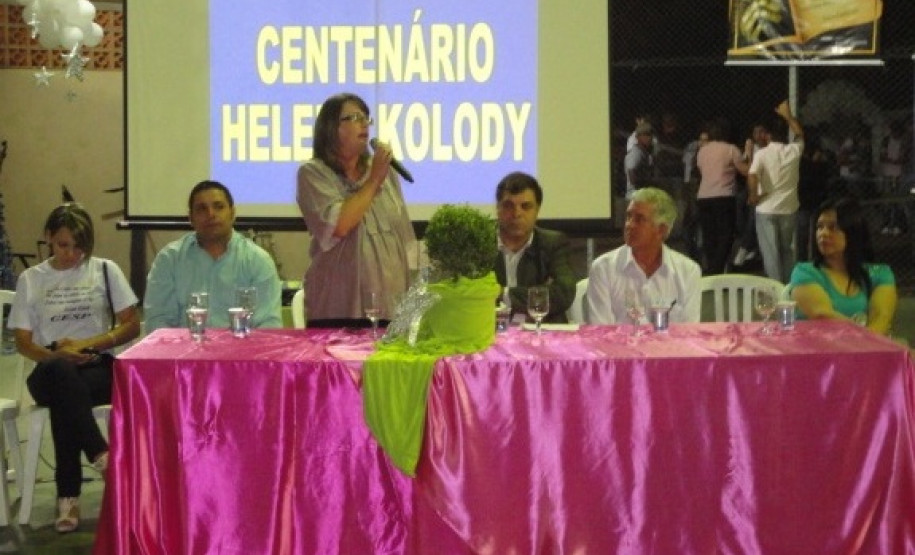 Participantes têm oportunidade de conhecer mais sobre escritores paranaenses. Este ano, destaque foi para poetisa Helena Kolody.