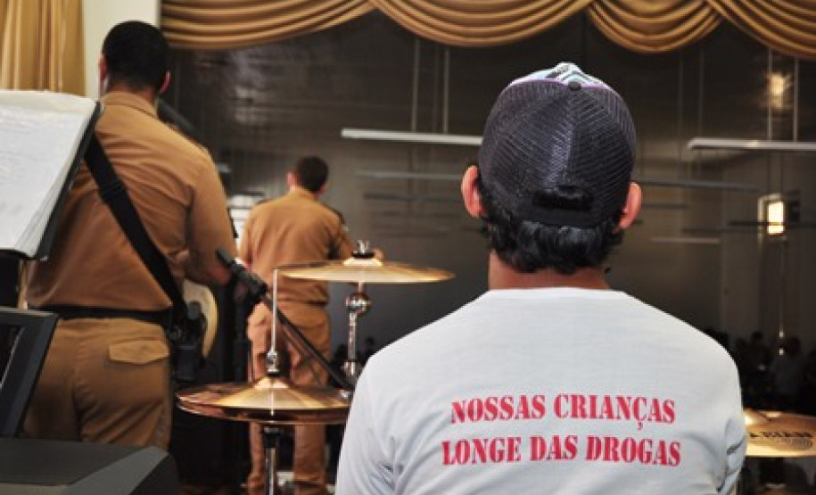 Alunos do Colégio Estadual Dr. Xavier da Silva, em Curitiba, participaram do lançamento do Paz tem Voz, segunda etapa da campanha Paz sem Voz é Medo, idealizada pelo Grupo Paranaense de Comunicação (GRPCom).