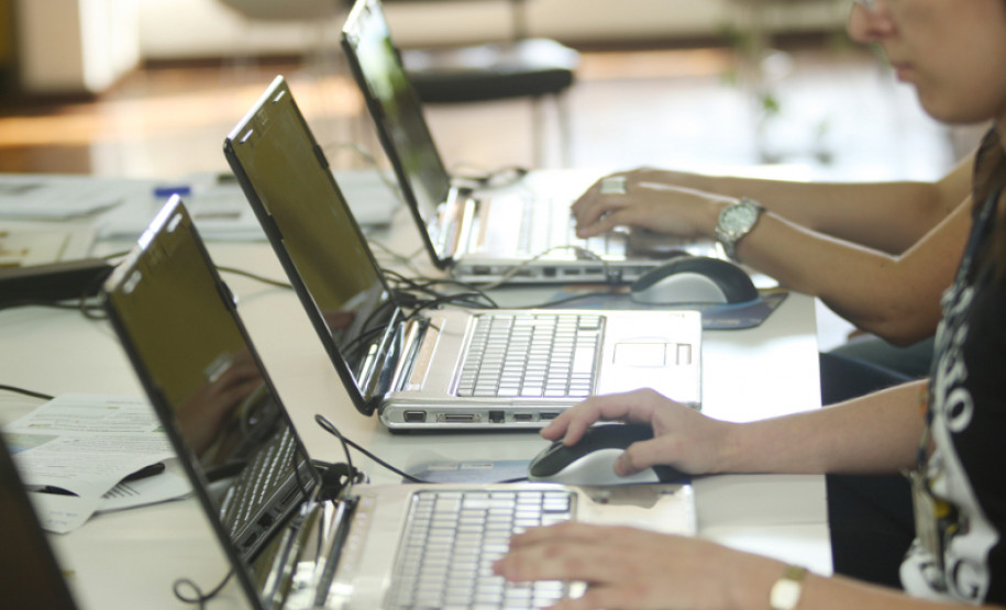 Os bate-papos ficarão disponíveis para acesso alguns minutos antes de seu início, para que os participantes se cadastrem, e depois serão arquivados para quem desejar consultá-los.