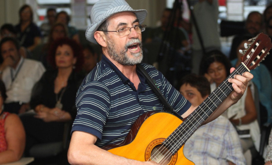 Serão realizados encontros, nos quais músicos ou poetas convidados vão apresentar trechos de suas obras e conversar com o público sobre sua produção artística.