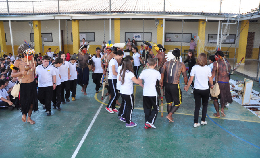 O encontro cultural foi promovido pela equipe multidisciplinar da escola sob o projeto “Povos Indígenas na Escola”, com o intuito de despertar os estudantes para a cultura, história e modo de vida de diferentes povos indígenas.