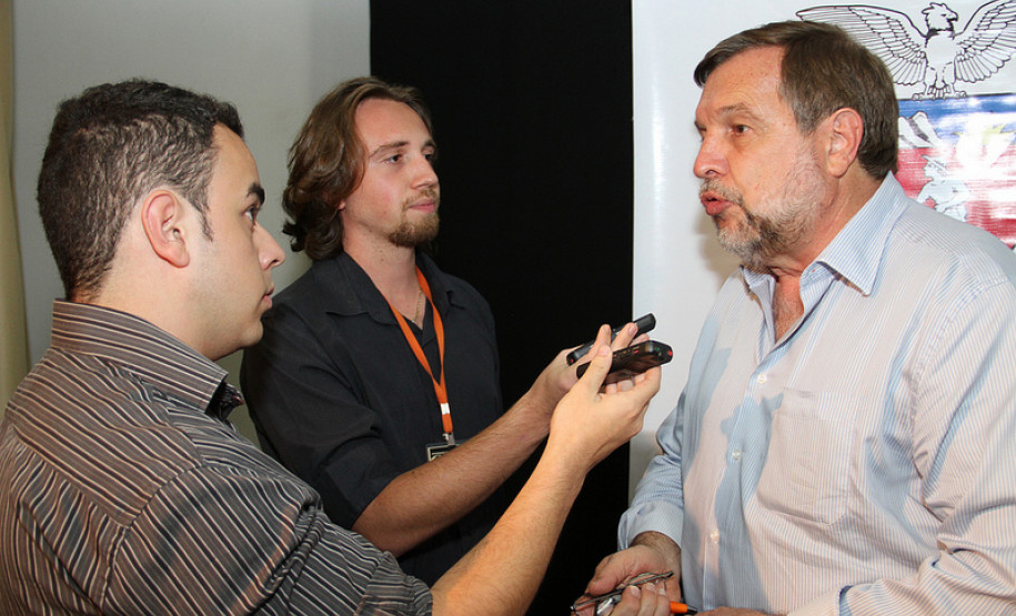 Secretário em entrevista a veículos da região, após o evento.