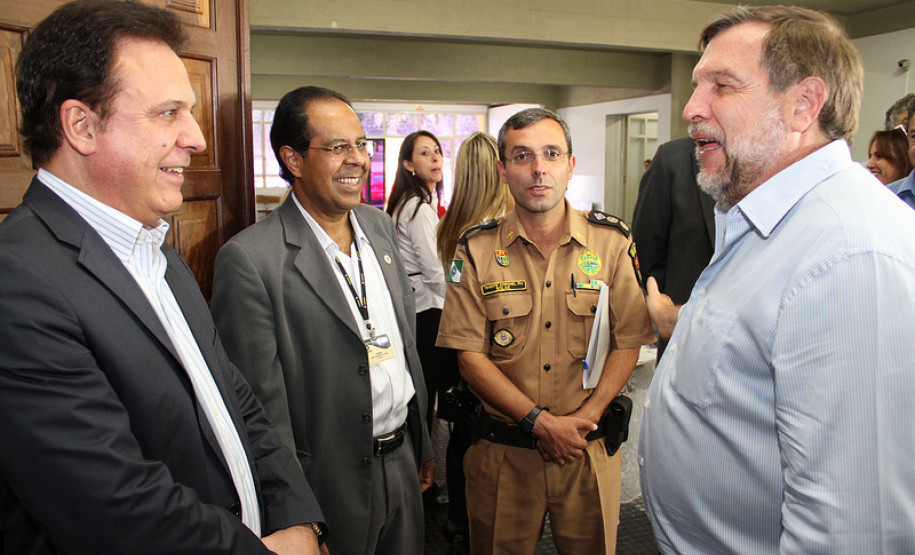 O evento busca uma maior articulação entre o Governo estadual e as prefeituras para garantir uma formação adequada aos professores que participam do programa.