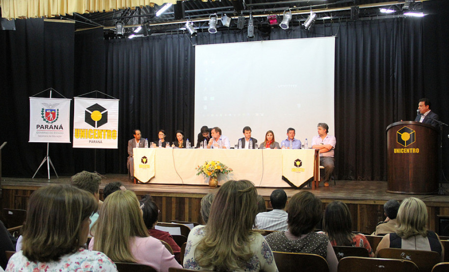 Ainda foram discutidas demandas e ofertas do Plano Nacional de Formação de Professores da Educação Básica (Parfor), organizado e financiado pelo Ministério da Educação (MEC) para atender a Política Nacional de Formação dos Profissionais do Magistério da Educação Básica.