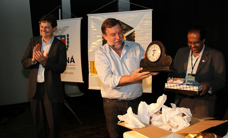 As regionais de educação atendem 76 municípios cujos professores, concluintes do Programa de Capacitação da Vizivali, frequentam a oferta especial do curso de licenciatura em Pedagogia na Unicentro.