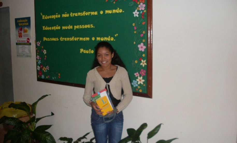 Em Quatro Pontes, no Colégio Estadual Quatro Pontes, a aluna Silvana Alves Dias ficou em terceiro lugar no concurso de desenho Deutschland – Land des Sport, promovido pelo Instituto Goethe de Curitiba. Ela também é estudante do Centro de Línguas Estrangeiras Modernas (Celem), onde cursa alemão, e recebeu como prêmio livros e dicionários nessa língua.