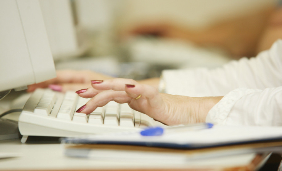 Em 2012, cerca de 2,4 mil professores devem concluir o programa. O PDE oferta formação em 13 disciplinas do currículo escolar e em educação profissional e formação de docentes, pedagogia, gestão escolar e educação especial.