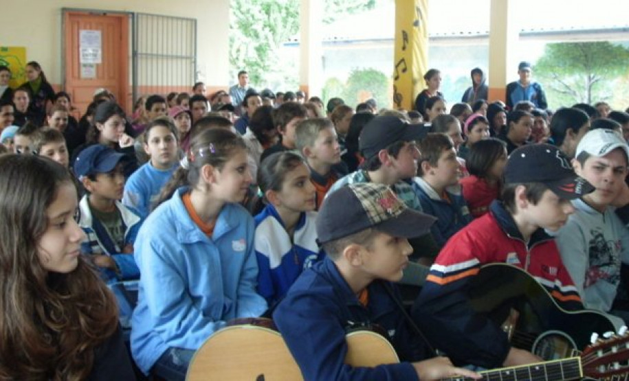 Colégio Estadual Padre Anchieta, do Núcleo Regional de Francisco Beltrão, realiza, no começo de setembro, etapa final de festival de música.