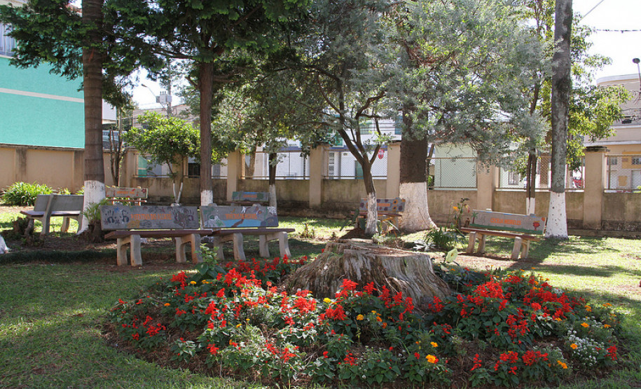 Colégio Estadual Professor Colares