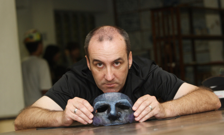 Além das aulas curriculares da disciplina, frequentadas por alunos de ensino fundamental e médio do CEP, o colégio conta com um “Grupo de teatro amador” (Gruta) e com dois cursos profissionalizantes: o curso de Arte Dramática Integrado, com duração de quatro anos, e o de Arte Dramática Subsequente, com duração de um ano e meio.