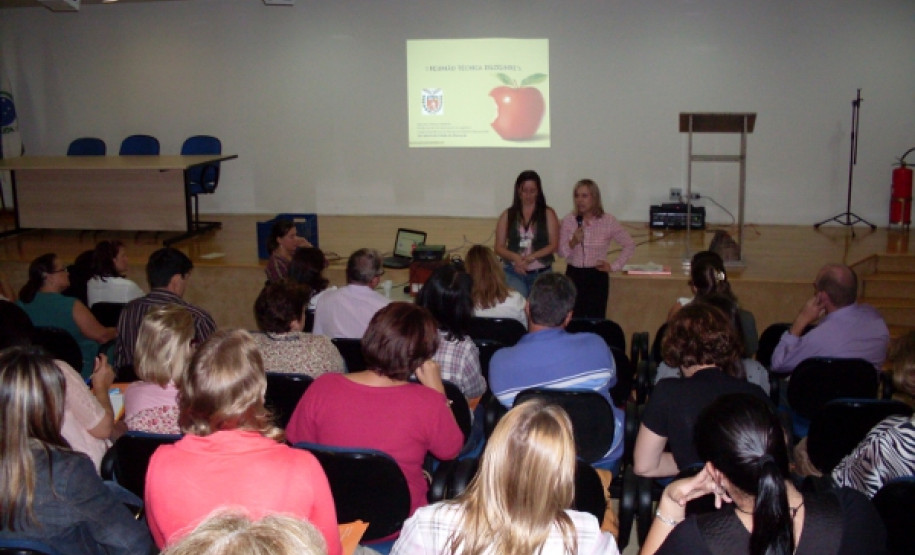 Reunião técnica realizada pela Secretaria de Estado da Educação do Paraná serviu para atender realidade de diversas comunidades escolares.